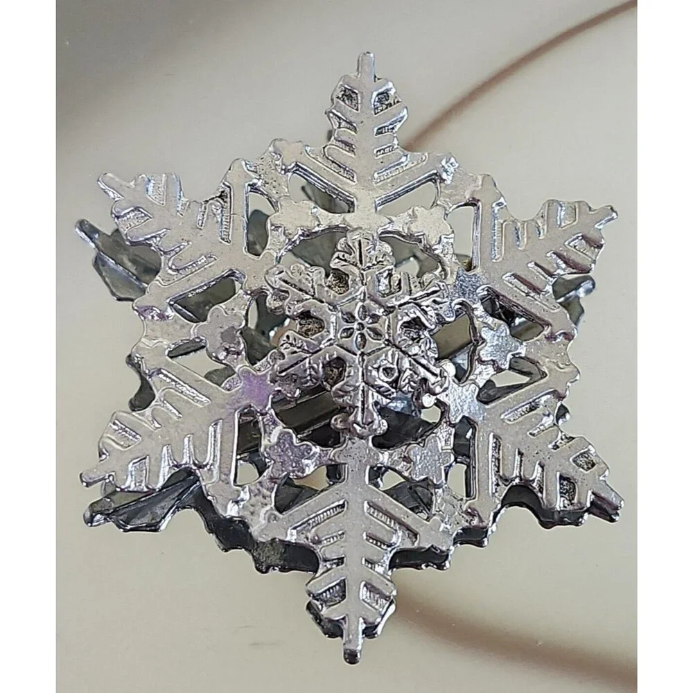 Vintage Unsigned Intricate Silver Tone Snowflake Metal Brooch/Pin, Retro Jewelry